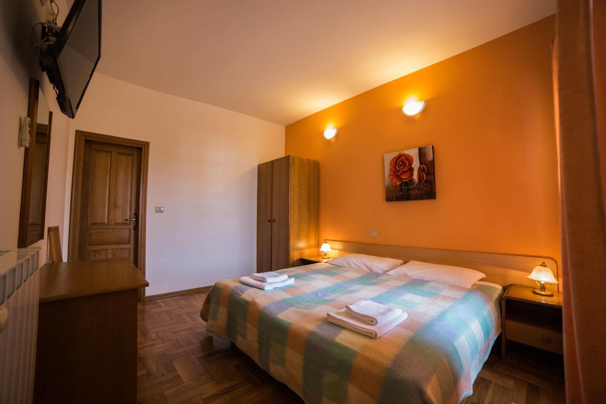 Pansion Valbruna Bed & Breakfast Rovinj Exterior photo