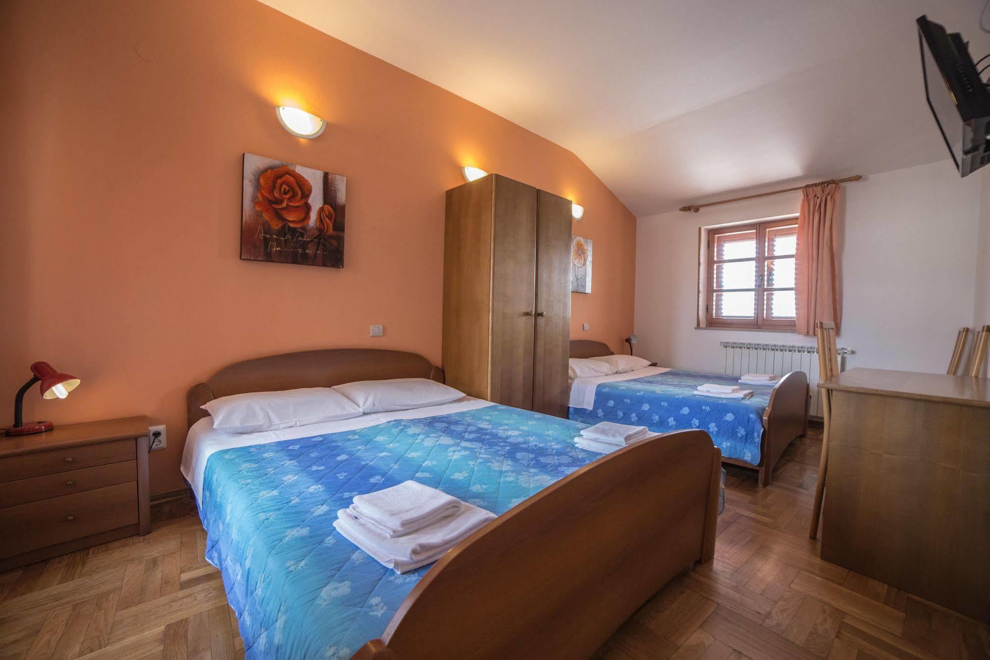 Pansion Valbruna Bed & Breakfast Rovinj Exterior photo