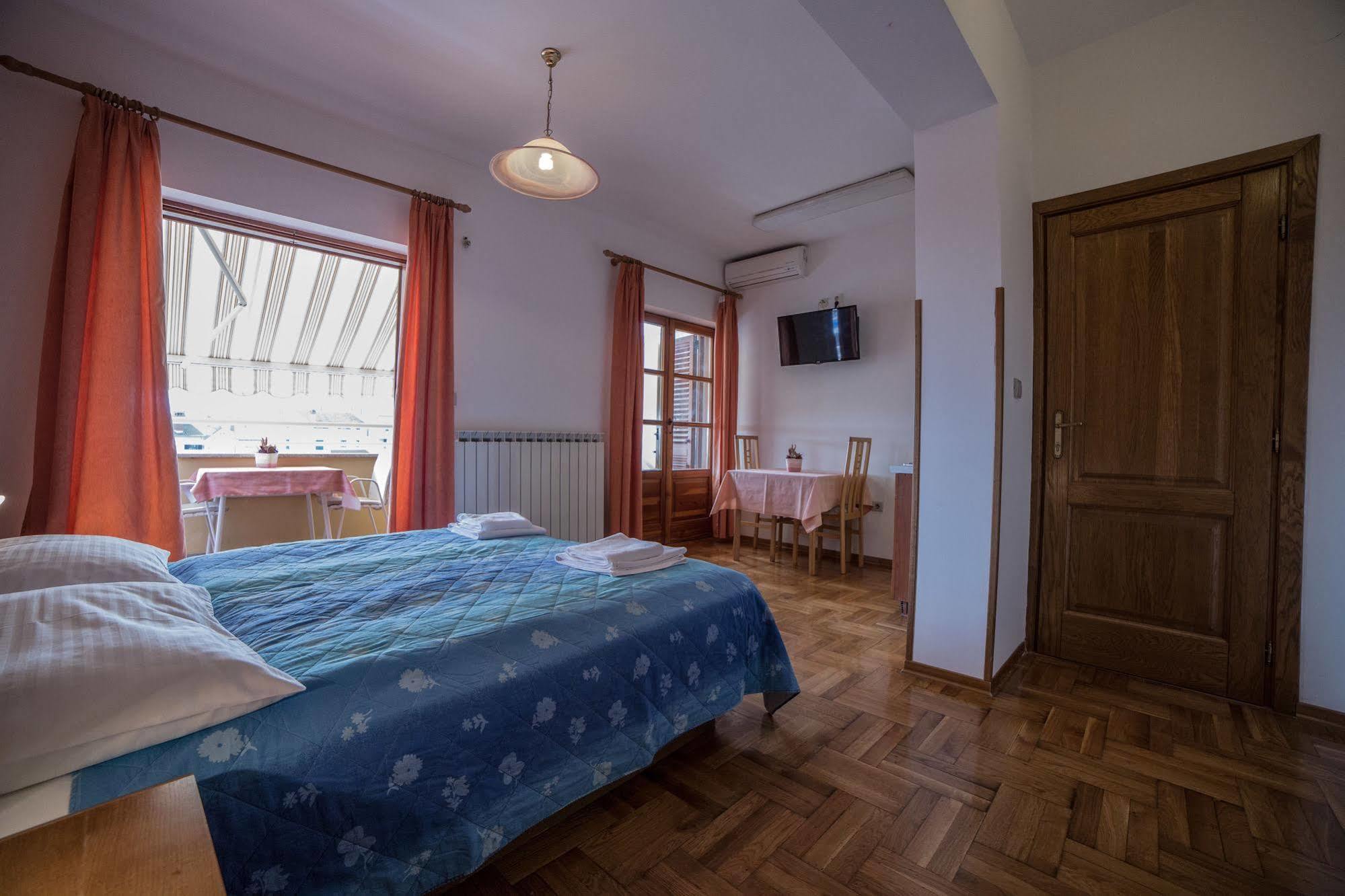 Pansion Valbruna Bed & Breakfast Rovinj Exterior photo