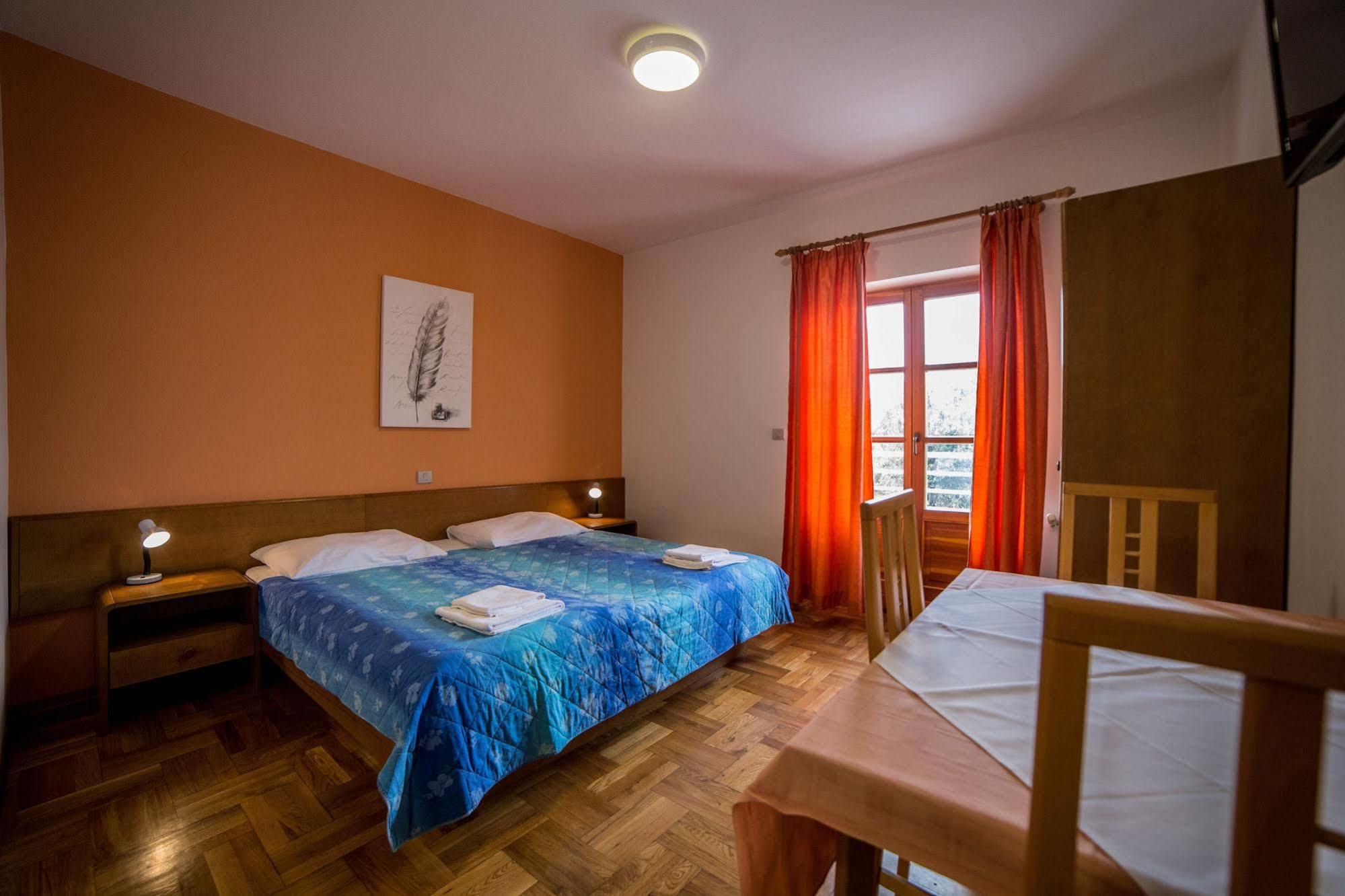 Pansion Valbruna Bed & Breakfast Rovinj Exterior photo